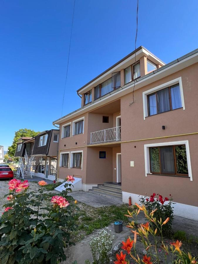 Premont Studios Ghimbav Bagian luar foto