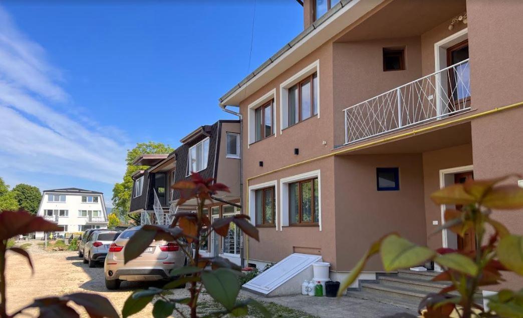 Premont Studios Ghimbav Bagian luar foto
