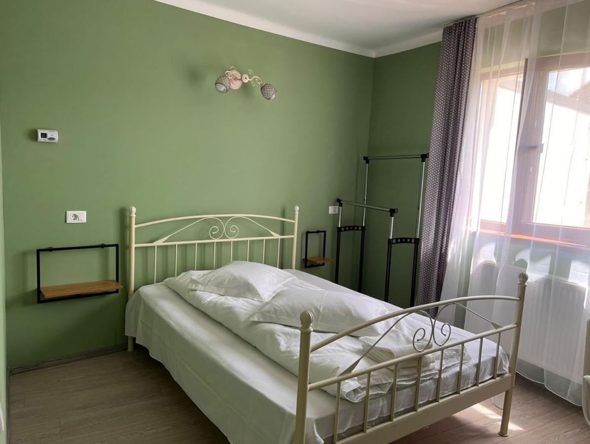 Premont Studios Ghimbav Bagian luar foto