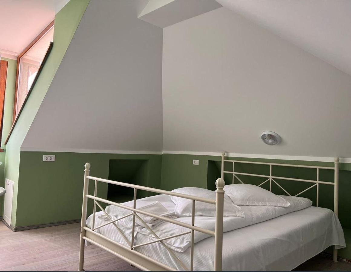 Premont Studios Ghimbav Bagian luar foto